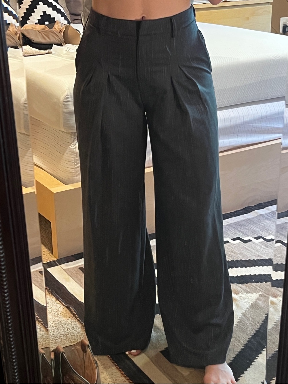 Wide-Leg Pinstripe Dress Pants - Black